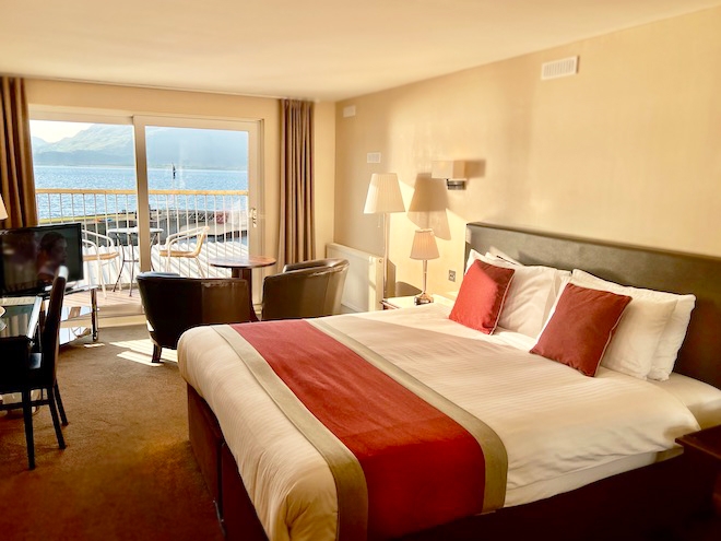 Holly Tree Hotel Bedroom
