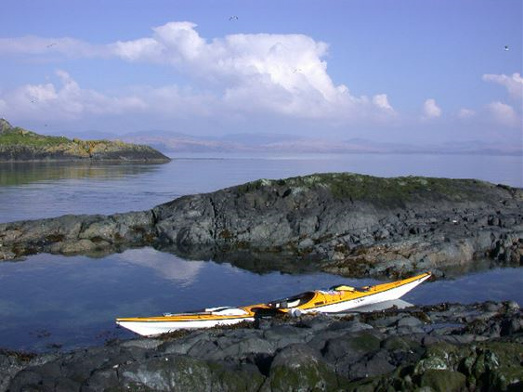 Jura, Kayak on the shore