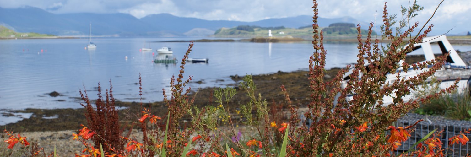 Port Appin Beach and Lighthoise